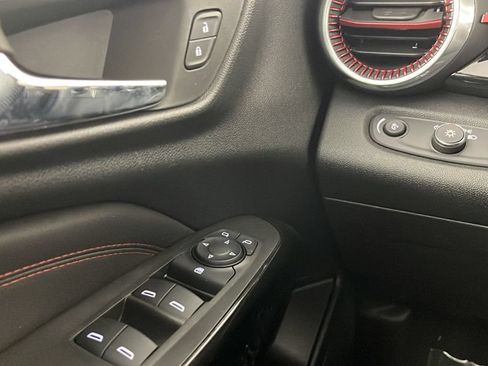 Used 2024 Chevrolet Trax RS w/ Sunroof Package FWD image 37