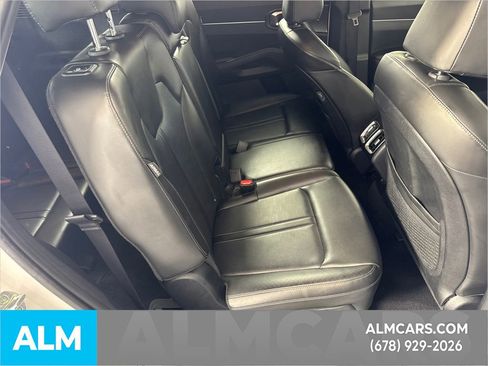 Used 2024 Kia Sorento S image 17