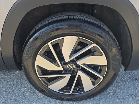 Used 2026 Volkswagen Atlas SE FWD image 12