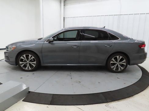 Used 2022 Volkswagen Passat 2.0T SE image 6