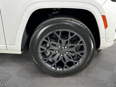 Certified 2025 Jeep Grand Cherokee Summit AWD/4WD image 11