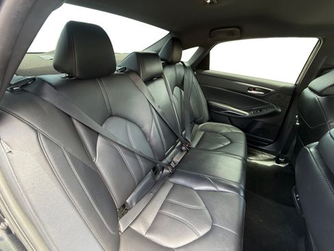 Used 2022 Toyota Avalon XLE FWD image 18