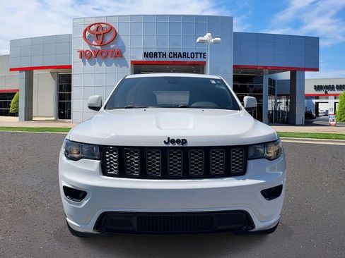 Used 2020 Jeep Grand Cherokee Altitude RWD image 2