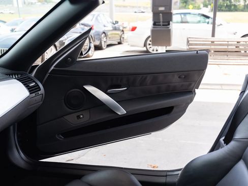 Used 2006 BMW M Roadster RWD image 32