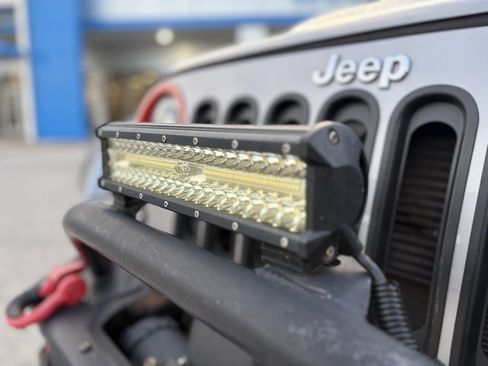 Used 2016 Jeep Wrangler Unlimited Rubicon image 15