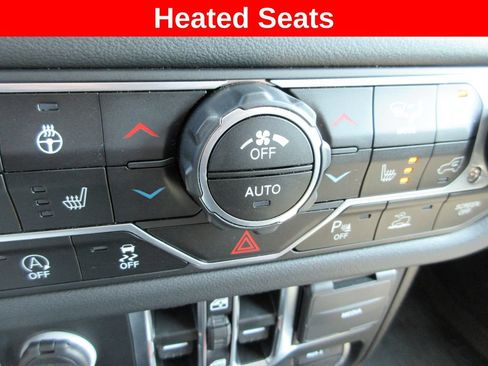 Used 2024 Jeep Gladiator Rubicon w/ Technology Group AWD/4WD image 17