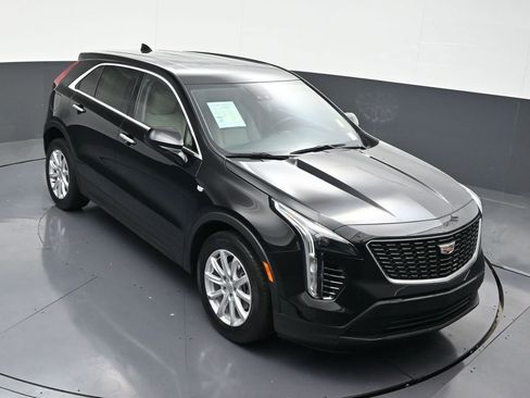 Used 2022 Cadillac XT4 Luxury w/ Driver Awareness Package image 19