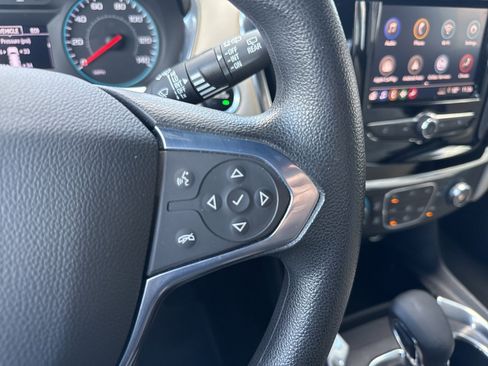 Used 2022 Chevrolet Traverse LS image 33