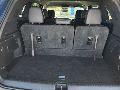 Used 2025 Buick Enclave Preferred AWD/4WD image 6