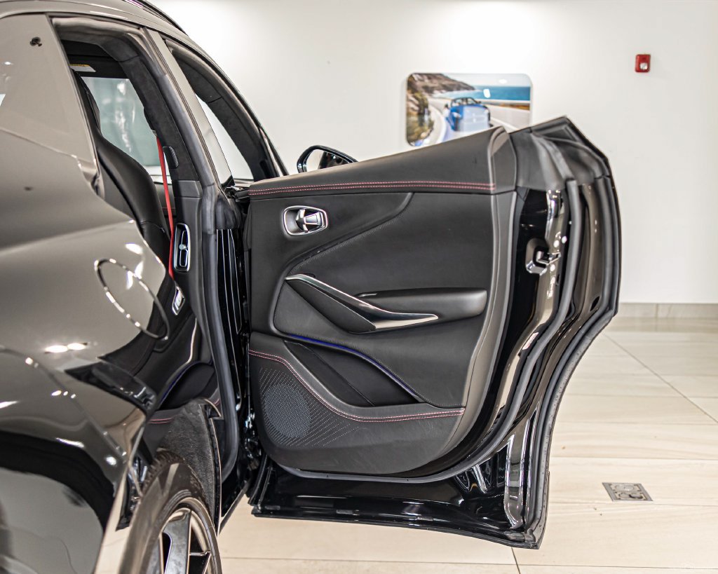 Used 2021 Aston Martin DBX AWD/4WD image 42