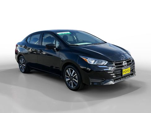 Used 2023 Nissan Versa SV image 7
