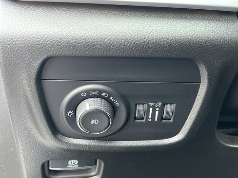 Used 2024 Jeep Grand Cherokee Limited w/ Luxury Tech Group II image 15