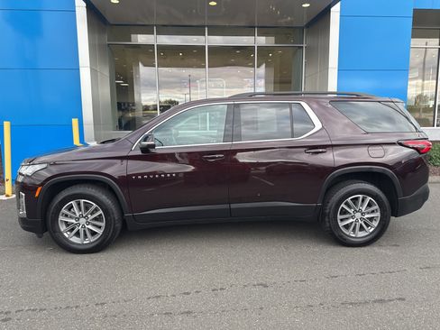 Used 2023 Chevrolet Traverse LT w/ Rear Camera Mirror Package image 9