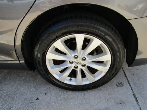 Used 2013 Toyota Venza XLE image 13