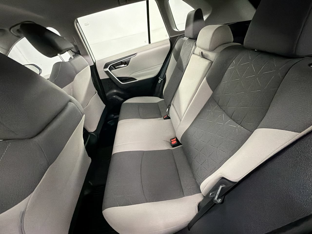 Used 2020 Toyota RAV4 XLE FWD image 23