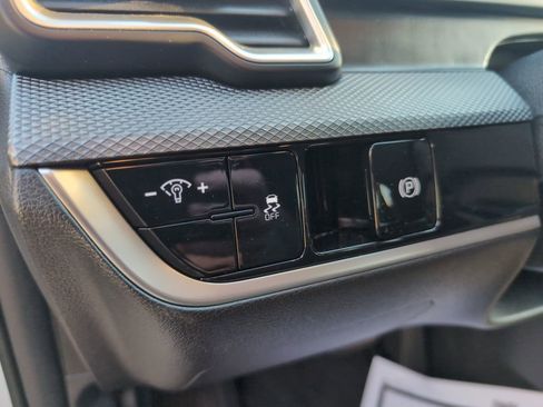 Used 2023 Kia Sportage LX image 16