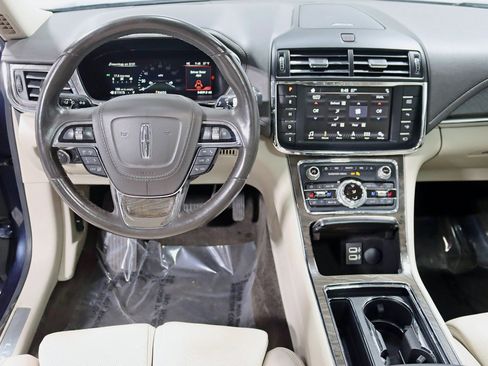 Used 2017 Lincoln Continental Reserve w/ Luxury Package image 13