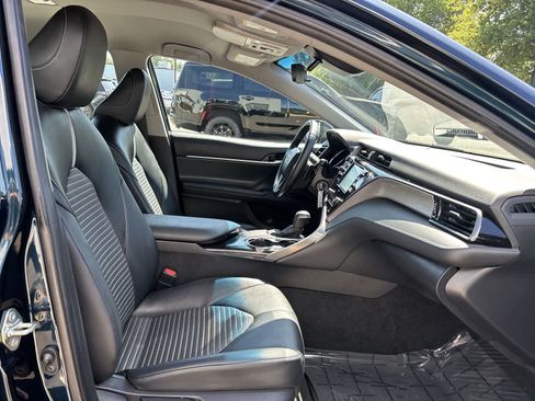 Used 2020 Toyota Camry SE FWD image 5