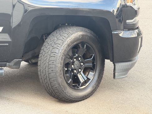 Used 2017 Chevrolet Silverado 1500 LTZ Z71 w/ LTZ Plus Package AWD/4WD image 5