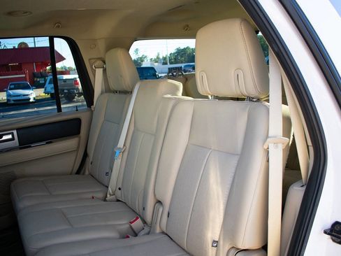 Used 2017 Ford Expedition XLT image 30