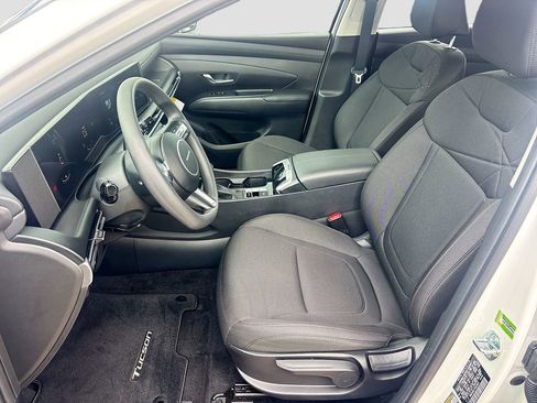 Certified 2025 Hyundai Tucson SE image 19