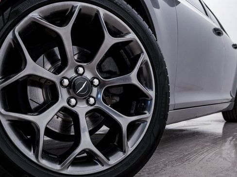 Used 2015 Chrysler 300 S image 5