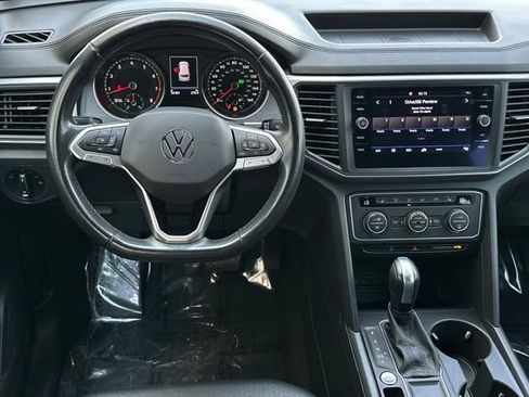 Used 2020 Volkswagen Atlas Cross Sport SE w/ Towing Package image 15