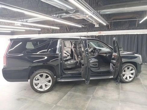 Used 2020 Cadillac Escalade ESV Luxury RWD image 28
