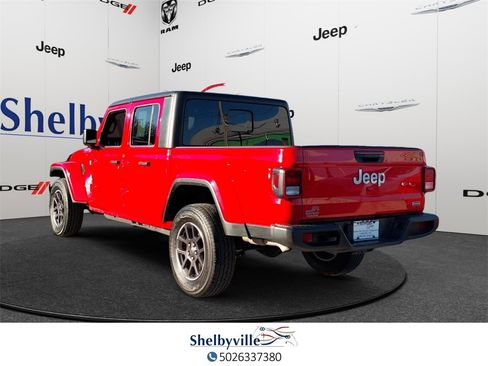 Used 2023 Jeep Gladiator Overland image 2