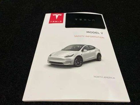Used 2024 Tesla Model Y 2WD image 94