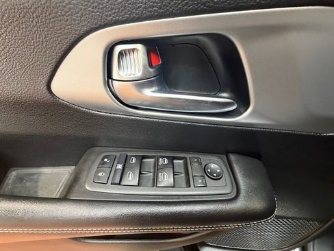 Used 2022 Chrysler Pacifica Touring image 20