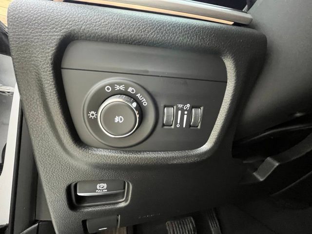 Used 2022 Jeep Grand Cherokee Limited AWD/4WD image 30