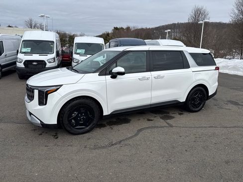 Used 2025 Kia Carnival image 13