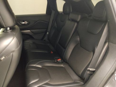 Used 2020 Jeep Cherokee Latitude Plus w/ Cold Weather Group image 18