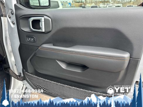 Used 2022 Jeep Gladiator Mojave w/ LED Lighting Group image 13