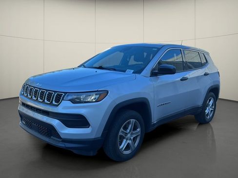 Used 2024 Jeep Compass Sport image 3