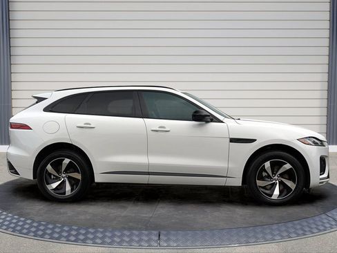 Used 2024 Jaguar F-PACE R-Dynamic S image 8