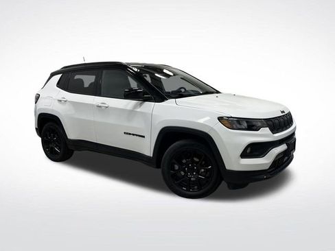 Used 2022 Jeep Compass Altitude image 36