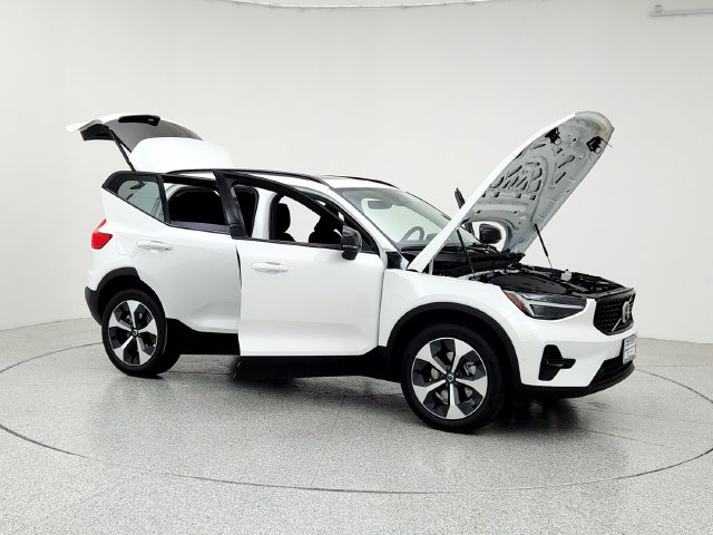 New 2026 Volvo XC40 B5 Plus w/ Protection Package Premier AWD/4WD image 10