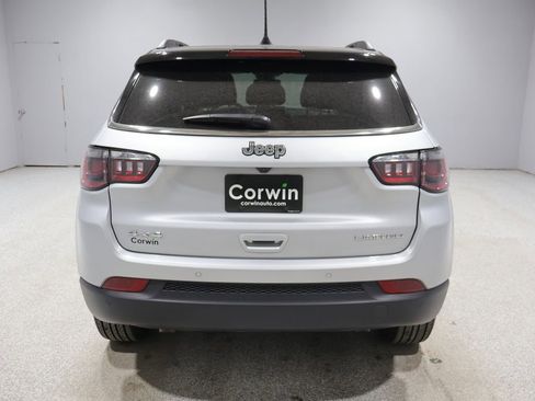 Used 2025 Jeep Compass Limited AWD/4WD image 3