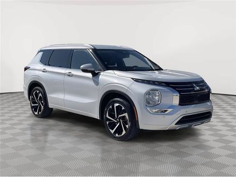 Used 2023 Mitsubishi Outlander SEL FWD image 5