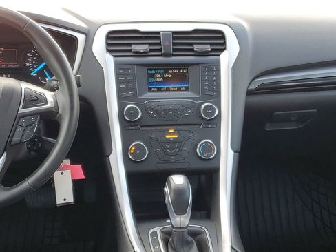 Used 2013 Ford Fusion SE image 24