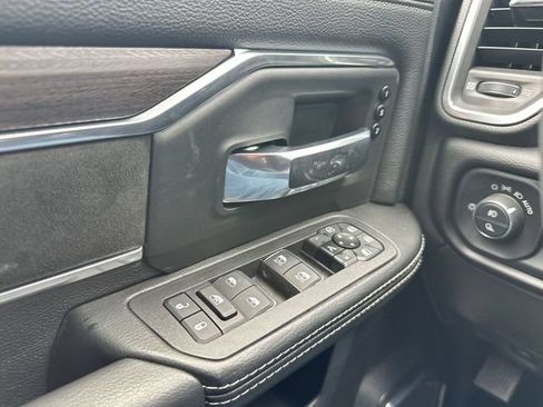 Used 2025 RAM 2500 Laramie AWD/4WD image 24