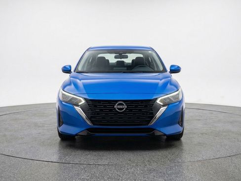 Used 2025 Nissan Sentra SV FWD image 2