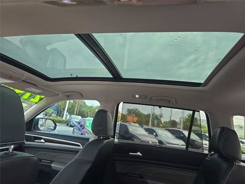 Used 2023 Volkswagen Atlas SE w/ Panoramic Sunroof Package FWD image 28