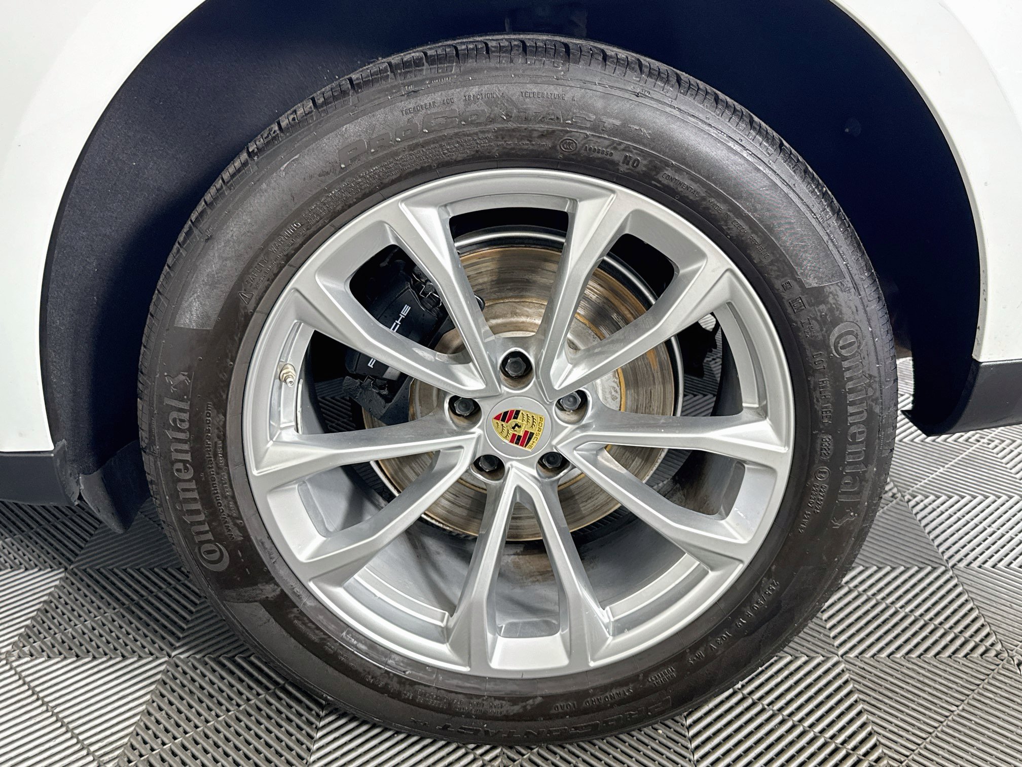 Used 2023 Porsche Macan AWD/4WD image 63