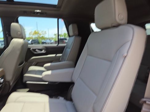 Used 2021 GMC Yukon SLT w/ SLT Premium Package AWD/4WD image 24