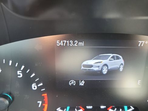 Used 2020 Ford Escape SE image 24