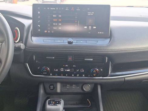 Used 2024 Nissan Rogue SL w/ SL Premium Package FWD image 18