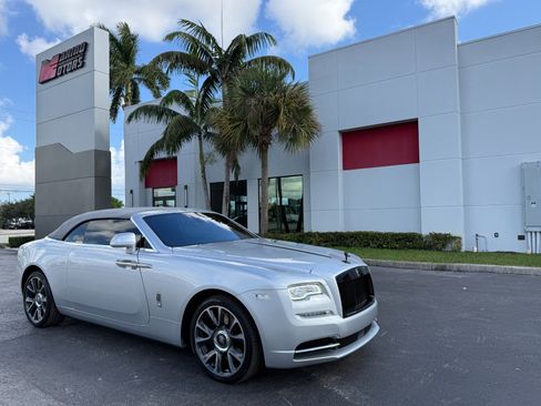 Used 2017 Rolls-Royce Dawn image 46